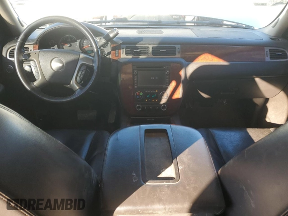 2009 Chevrolet Tahoe LTZ with VIN 1GNFK33099R197350, listed as a Copart auction lot 86149474 with 195,703 mi miles and Salvage title. Bid and sale history available at DreamBid. Image 8.