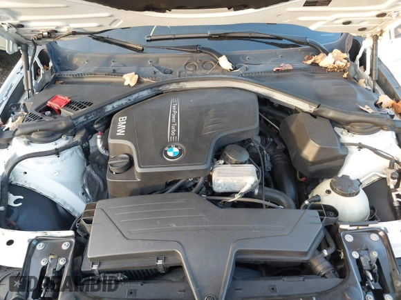 2014 BMW 3 Series 328i xDrive with VIN WBA3B5C52EF958635, listed as a IAAI auction lot 40916777 with 143,975 mi miles. Bid and sale history available at carsss.com. Image 10.