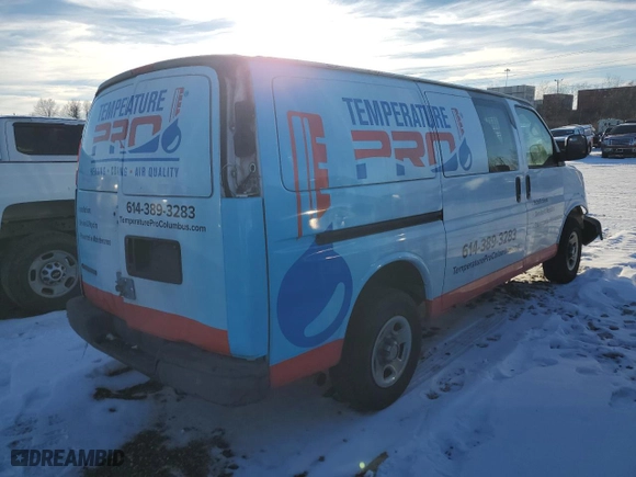 2007 Chevrolet Express Cargo Van with VIN 1GCFG15X171223833, listed as a Copart auction lot 88863775 with 117,731 mi miles and Salvage Title. Bid and sale history available at carsss.com. Image 3.