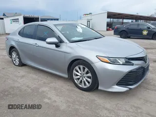 2019 Toyota Camry LE z VIN 4T1B11HK3KU769178, wystawiony jako IAAI lot #41348861 z przebiegiem 121 069 mil mil oraz . Historia ofert i sprzedaży dostępna na DreamBid. Obrazek 1.