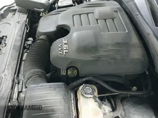 2017 Chrysler 300 C Platinum z VIN 2C3CCASGXHH651135, wystawiony jako IAAI lot #43174943 z przebiegiem 101 651 mil mil oraz . Historia ofert i sprzedaży dostępna na DreamBid. Obrazek 19.