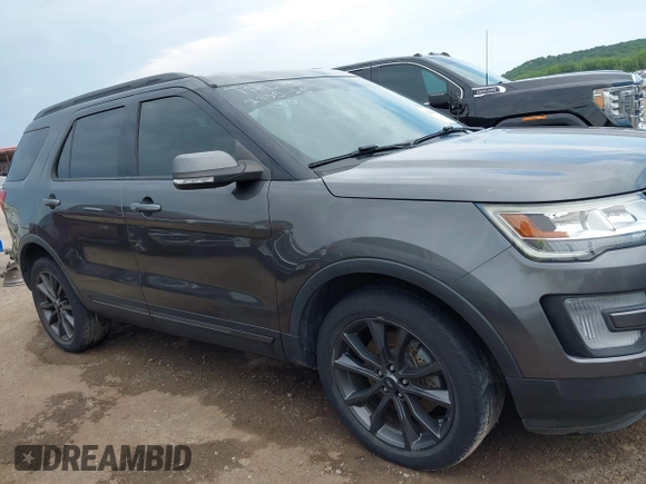 2017 Ford Explorer XLT z VIN 1FM5K7D86HGE19218, wystawiony jako IAAI lot #42344113 z przebiegiem 72 614 mil mil oraz . Historia ofert i sprzedaży dostępna na DreamBid. Obrazek 14.