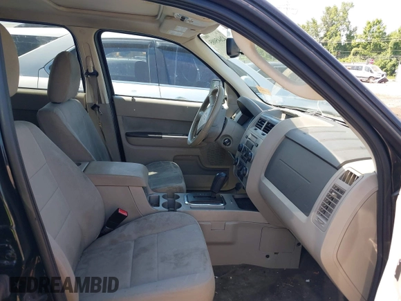 2011 Ford Escape XLT z VIN 1FMCU9DG6BKB21924, wystawiony jako IAAI lot #42645085 z przebiegiem 305 186 mil mil oraz . Historia ofert i sprzedaży dostępna na DreamBid. Obrazek 5.