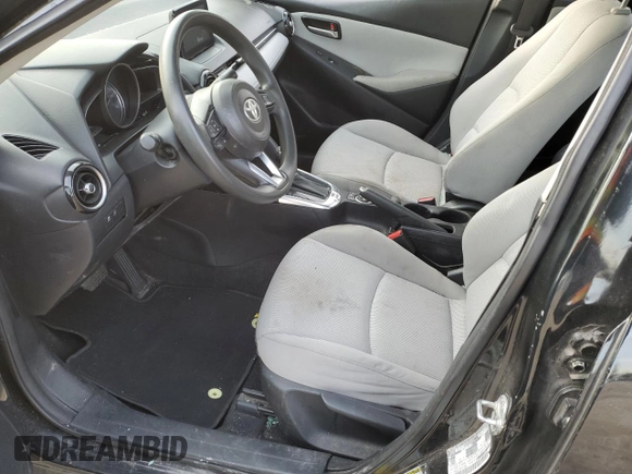 2019 Toyota Yaris L z VIN 3MYDLBYV2KY510042, wystawiony jako Copart lot #85067744 z przebiegiem Nie podano mil oraz Szkoda całkowita • Salvage title. Historia ofert i sprzedaży dostępna na DreamBid. Obrazek 7.