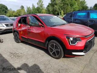 2024 Kia Niro SX Touring with VIN KNDCT3LE6R5131608, listed as a Copart auction lot 68060094 with 4,574 mi miles and Salvage Title. Bid and sale history available at carsss.com. Image 4.