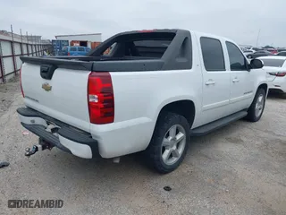 2007 Chevrolet Avalanche LT w/3LT with VIN 3GNEC12J17G298600, listed as a IAAI auction lot 41570793 with 142,714 mi miles. Bid and sale history available at carsss.com. Image 4.