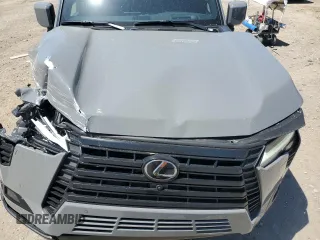 2024 Lexus GX 550 Luxury z VIN JTJVBCDX8R5012211, wystawiony jako Copart lot #56460015 z przebiegiem 14 193 mil mil oraz Szkody całkowita. Historia ofert i sprzedaży dostępna na DreamBid. Obrazek 12.
