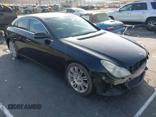 2009 Mercedes-Benz CLS-Class 5.5L with VIN WDDDJ72X99A144208, listed as a IAAI auction lot 41445130 with 189,398 mi miles. Bid and sale history available at carsss.com. Image 1.