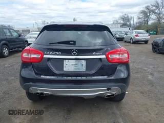 2015 Mercedes-Benz GLA 250 z VIN WDCTG4GB0FJ114889, wystawiony jako IAAI lot #42049338 z przebiegiem 83 676 mil mil oraz . Historia ofert i sprzedaży dostępna na DreamBid. Obrazek 16.