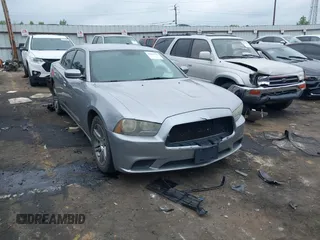 2013 Dodge Charger SE z VIN 2C3CDXBG2DH639121, wystawiony jako IAAI lot #42097775 z przebiegiem 240 743 mil mil oraz . Historia ofert i sprzedaży dostępna na DreamBid. Obrazek 1.