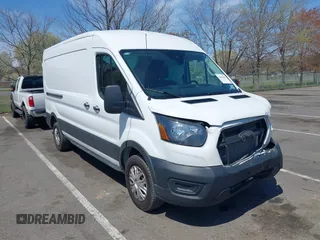 2024 Ford Transit Cargo z VIN 1FTBR1C84RKA39388, wystawiony jako IAAI lot #42069825 z przebiegiem 20 851 mil mil oraz . Historia ofert i sprzedaży dostępna na DreamBid. Obrazek 1.