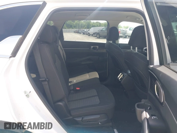 2021 Kia Sorento LX z VIN 5XYRG4LC6MG022343, wystawiony jako IAAI lot #42139411 z przebiegiem 67 266 mil mil oraz . Historia ofert i sprzedaży dostępna na DreamBid. Obrazek 8.