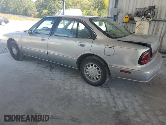 1998 Oldsmobile 88 LS z VIN 1G3HN52K4W4803377, wystawiony jako Copart lot #75638114 z przebiegiem 75 754 mil mil oraz Tytuł czysty. Historia ofert i sprzedaży dostępna na DreamBid. Obrazek 2.
