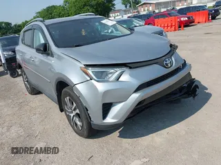 2017 Toyota RAV4 LE z VIN 2T3BFREVXHW641518, wystawiony jako IAAI lot #42306929 z przebiegiem 79 896 mil mil oraz . Historia ofert i sprzedaży dostępna na DreamBid. Obrazek 1.