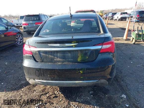 2014 Chrysler 200 LX z VIN 1C3CCBAB0EN146350, wystawiony jako IAAI lot #41527142 z przebiegiem 134 412 mil mil oraz . Historia ofert i sprzedaży dostępna na DreamBid. Obrazek 16.
