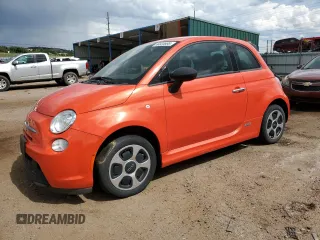 2015 FIAT 500e z VIN 3C3CFFGE4FT555467, wystawiony jako Copart lot #66020695 z przebiegiem 21 052 mil mil oraz Czysty tytuł • Clean title. Historia ofert i sprzedaży dostępna na DreamBid. Obrazek 1.