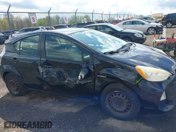 2013 Toyota Prius One z VIN JTDKDTB36D1034028, wystawiony jako IAAI lot #42172387 z przebiegiem 245 325 mil mil oraz . Historia ofert i sprzedaży dostępna na DreamBid. Obrazek 6.