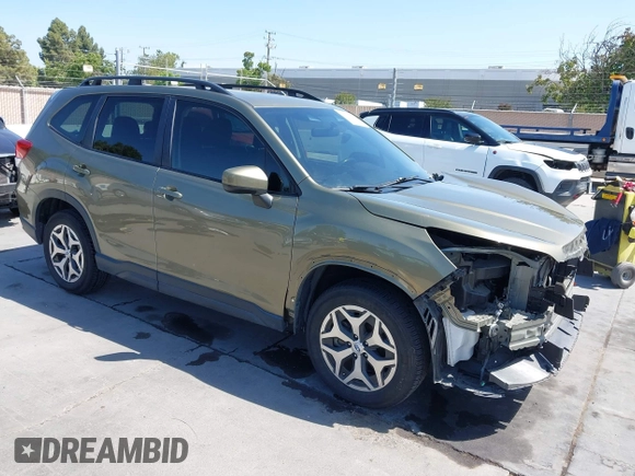2022 Subaru Forester Premium z VIN JF2SKAEC2NH431414, wystawiony jako IAAI lot #42404661 z przebiegiem 51 516 mil mil oraz . Historia ofert i sprzedaży dostępna na DreamBid. Obrazek 1.