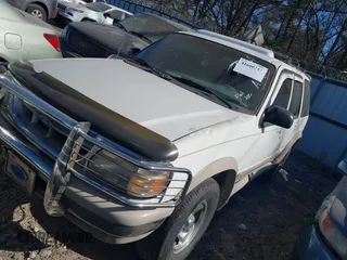 1995 Ford Explorer Eddie Bauer z VIN 1FMDU32X6SUA19810, wystawiony jako IAAI lot #41660211 z przebiegiem 151 477 mil mil oraz . Historia ofert i sprzedaży dostępna na DreamBid. Obrazek 2.