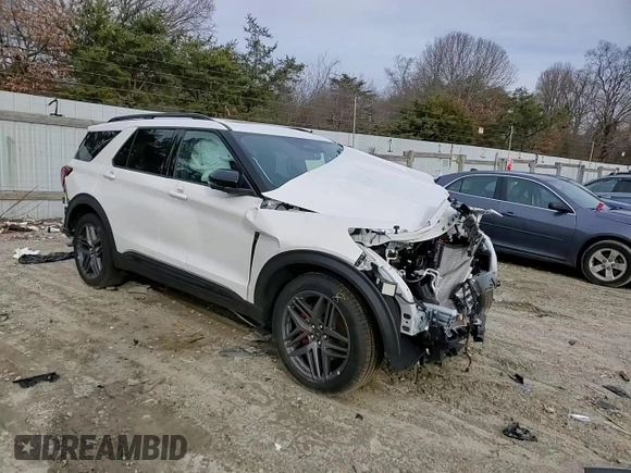 2025 Ford Explorer ST with VIN 1FMWK8GC9SGA25858, listed as a Copart auction lot 86592124 with 6,735 mi miles and Salvage Title. Bid and sale history available at carsss.com. Image 10.