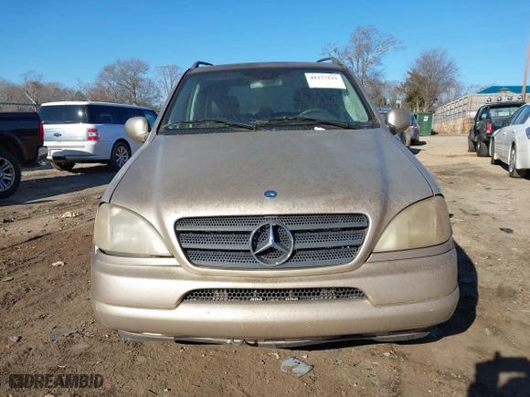 2001 Mercedes-Benz M-Class with VIN 4JGAB72E51A247926, listed as a IAAI auction lot 41277111 with 208,817 mi miles. Bid and sale history available at carsss.com. Image 12.