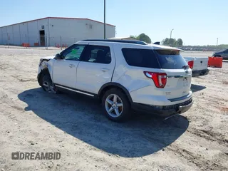 2018 Ford Explorer XLT z VIN 1FM5K7DH5JGC22286, wystawiony jako IAAI lot #42001333 z przebiegiem 140 878 mil mil oraz . Historia ofert i sprzedaży dostępna na DreamBid. Obrazek 3.