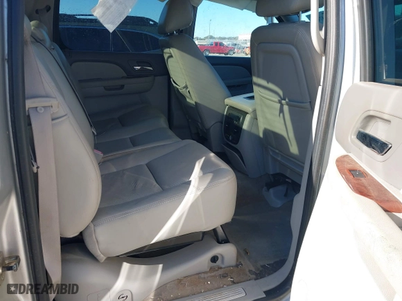 2011 Chevrolet Avalanche LTZ with VIN 3GNMCGE01BG331489, listed as a IAAI auction lot 40914760 with 1 mi miles. Bid and sale history available at carsss.com. Image 8.