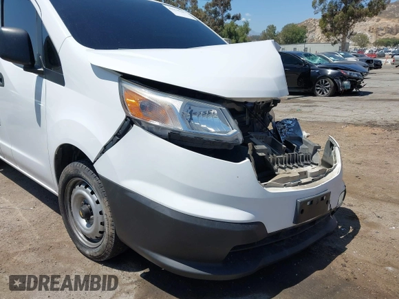 2015 Chevrolet City Express Cargo LS z VIN 3N63M0YN0FK723699, wystawiony jako IAAI lot #42278245 z przebiegiem 61 906 mil mil oraz . Historia ofert i sprzedaży dostępna na DreamBid. Obrazek 18.