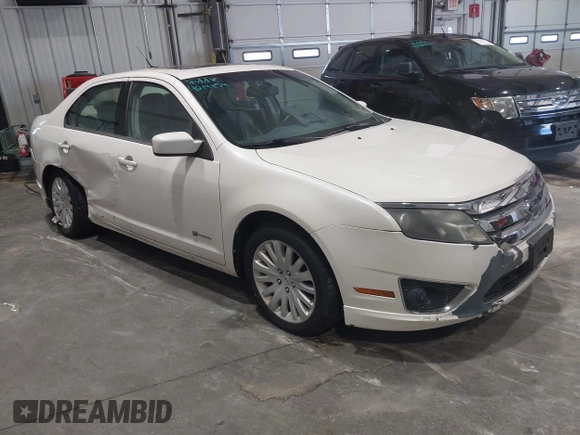 2010 Ford Fusion Hybrid with VIN 3FADP0L30AR152547, listed as a IAAI auction lot 42191154 with 105,180 mi miles. Bid and sale history available at carsss.com. Image 1.