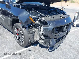 2023 Maserati Grecale Modena z VIN ZN682AVM4P7427440, wystawiony jako IAAI lot #40210925 z przebiegiem Nie podano mil oraz . Historia ofert i sprzedaży dostępna na DreamBid. Obrazek 6.