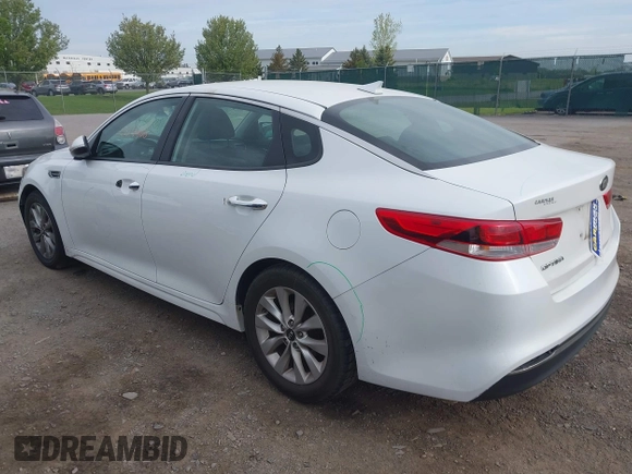 2017 Kia Optima LX z VIN 5XXGT4L38HG171236, wystawiony jako IAAI lot #42215406 z przebiegiem 83 107 mil mil oraz . Historia ofert i sprzedaży dostępna na DreamBid. Obrazek 3.