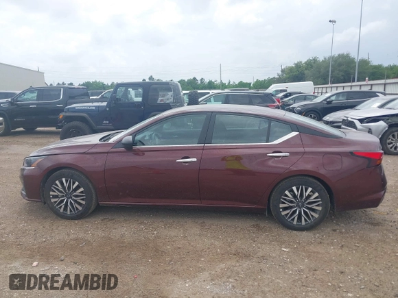 2025 Nissan Altima SV with VIN 1N4BL4DV0SN358319, listed as a IAAI auction lot 42158599 with 5,249 mi miles and . Bid and sale history available at DreamBid. Image 14.