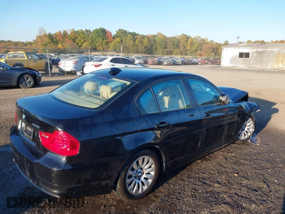 2009 BMW 3 Series 328i z VIN WBAPH57539NL80633, wystawiony jako IAAI lot #41851231 z przebiegiem 65 598 mil mil oraz . Historia ofert i sprzedaży dostępna na DreamBid. Obrazek 4.