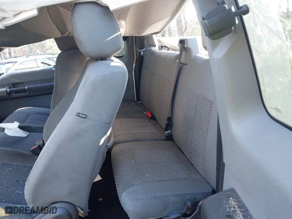 2015 Ford Super Duty F-250 SRW XLT with VIN 1FT7X2BT2FED37097, listed as a IAAI auction lot 41084977 with 224,317 mi miles. Bid and sale history available at carsss.com. Image 8.