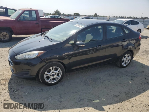 2015 Ford Fiesta SE z VIN 3FADP4BJXFM146122, wystawiony jako Copart lot #59998625 z przebiegiem 114 191 mil mil oraz Czysty tytuł • Clean title. Historia ofert i sprzedaży dostępna na DreamBid. Obrazek 1.