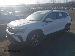 2023 Volkswagen Taos SE z VIN 3VVNX7B29PM345710, wystawiony jako IAAI lot #41805268 z przebiegiem 27 783 mil mil oraz . Historia ofert i sprzedaży dostępna na DreamBid. Obrazek 17.