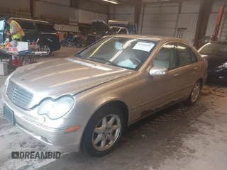 2002 Mercedes-Benz C 230/260/280/320 z VIN WDBRF61J82E005564, wystawiony jako IAAI lot #42468902 z przebiegiem 96 122 mil mil oraz . Historia ofert i sprzedaży dostępna na DreamBid. Obrazek 17.