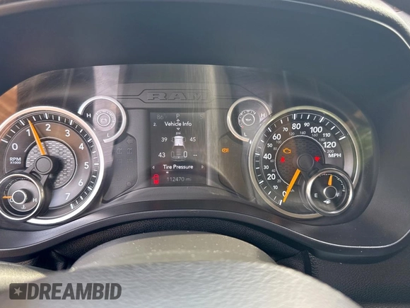 2019 Ram 1500 Tradesman z VIN 1C6SRFCT8KN585978, wystawiony jako Copart lot #58619235 z przebiegiem 112 470 mil mil oraz Czysty tytuł • Clean title. Historia ofert i sprzedaży dostępna na DreamBid. Obrazek 8.