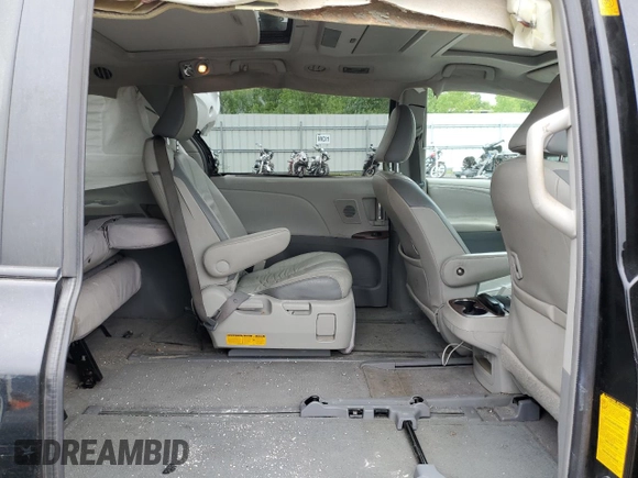 2011 Toyota Sienna XLE z VIN 5TDDK3DC6BS003695, wystawiony jako Copart lot #56868305 z przebiegiem 171 865 mil mil oraz Czysty tytuł • Clean title. Historia ofert i sprzedaży dostępna na DreamBid. Obrazek 11.