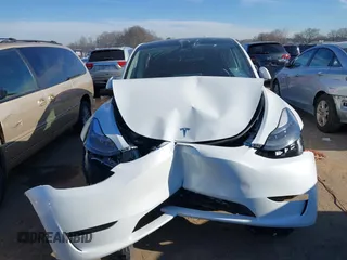 2025 Tesla Model Y Long Range with VIN 7SAYGDED9SA342374, listed as a IAAI auction lot 41663085 with 4,115 mi miles and . Bid and sale history available at DreamBid. Image 11.