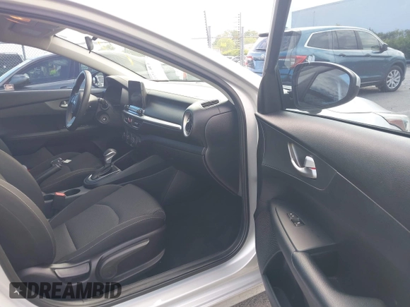 2021 Kia Forte LXS z VIN 3KPF24AD0ME290833, wystawiony jako IAAI lot #42218490 z przebiegiem 102 122 mil mil oraz . Historia ofert i sprzedaży dostępna na DreamBid. Obrazek 5.