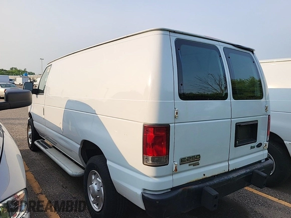2014 Ford Econoline Cargo Commercial z VIN 1FTNE2EW0EDA95532, wystawiony jako IAAI lot #42442160 z przebiegiem 140 667 mil mil oraz . Historia ofert i sprzedaży dostępna na DreamBid. Obrazek 19.