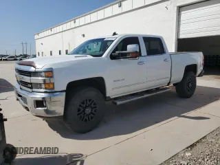 2016 Chevrolet Silverado 3500HD LTZ z VIN 1GC4K0C82GF265670, wystawiony jako Copart lot #61688695 z przebiegiem 191 789 mil mil oraz Czysty tytuł • Clean title. Historia ofert i sprzedaży dostępna na DreamBid. Obrazek 1.