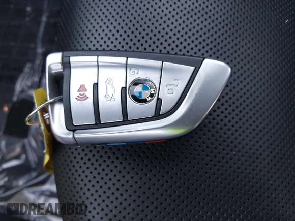 2022 BMW 8 Series M850i with VIN WBAGV8C09NCH15245, listed as a IAAI auction lot 42053154 with 26,384 mi miles and . Bid and sale history available at DreamBid. Image 11.