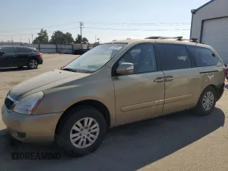 2011 Kia Sedona LX with VIN KNDMG4C71B6393083, listed as a Copart auction lot 63269004 with 136,601 mi miles and Salvage Title. Bid and sale history available at carsss.com. Image 1.