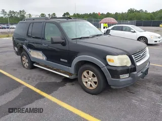 2006 Ford Explorer XLT z VIN 1FMEU73E56UB30587, wystawiony jako IAAI lot #42337673 z przebiegiem 270 322 mil mil oraz . Historia ofert i sprzedaży dostępna na DreamBid. Obrazek 1.