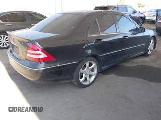2007 Mercedes-Benz C 230 Sport z VIN WDBRF52H57F933629, wystawiony jako IAAI lot #42537760 z przebiegiem 153 487 mil mil oraz . Historia ofert i sprzedaży dostępna na DreamBid. Obrazek 4.