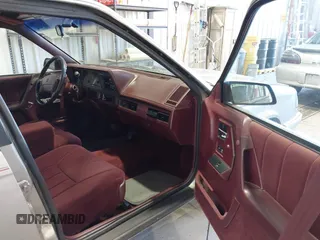 1996 Oldsmobile Cutlass Ciera 1SA VX5 z VIN 1G3AJ55M7T6328219, wystawiony jako IAAI lot #41663474 z przebiegiem 124 853 mil mil oraz . Historia ofert i sprzedaży dostępna na DreamBid. Obrazek 5.