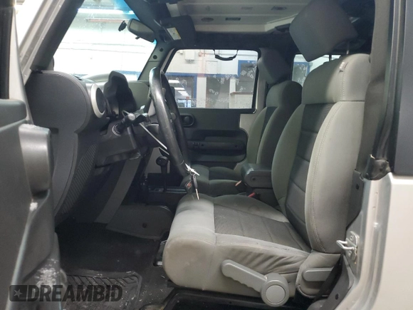 2010 Jeep Wrangler Sahara z VIN 1J4GA5D17AL109979, wystawiony jako Copart lot #45081225 z przebiegiem 190 826 mil mil oraz Szkoda całkowita • Salvage title. Historia ofert i sprzedaży dostępna na DreamBid. Obrazek 7.