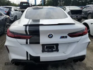 2022 BMW M8 Competition z VIN WBSAE0C05NCJ74694, wystawiony jako Copart lot #65454813 z przebiegiem 14 156 mil mil oraz . Historia ofert i sprzedaży dostępna na DreamBid. Obrazek 6.